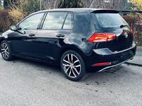 Gebraucht VW Golf VII 110 PS (80 kW) 2018 Schwarz Limousine