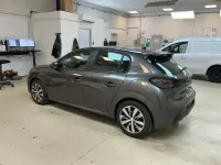 Gebraucht Peugeot 208 Active 75 PS (55 kW) 2021 Lackierung platiniumgrau/typ Kleinwagen