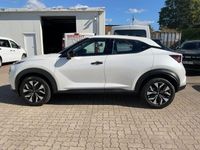Neu Nissan Juke Acenta 114 PS (83 kW) 2025 Solid white SUV