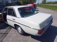 Gebraucht Mercedes 200 95 PS (69 kW) 1974 Beige Limousine