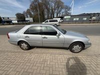 Gebraucht Mercedes C180 122 PS (89 kW) 1994 Silber Limousine