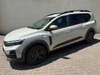 Neu Dacia Jogger Extreme 122 PS (89 kW) 2026 Beige Van / Kleinbus