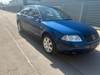 Gebraucht VW Passat 116 PS (85 kW) 2002 Blau Limousine