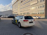 Gebraucht VW Passat Trendline 150 PS (110 kW) 2017 Gelb Kombi