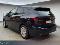 Gebraucht BMW 220 M Sport 150 PS (110 kW) 2025 Saphirschwarz metallic Van / Kleinbus