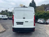 Second-hand Maxus V90 148 CP (108 kW) 2023 Alb Van