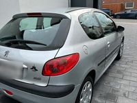 Gebraucht Peugeot 206 75 PS (55 kW) 2004 Silber Kleinwagen