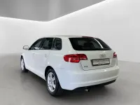 Gebraucht Audi A3 Comfort 102 PS (75 kW) 2010 Weiß Kleinwagen