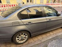 Gebraucht BMW 318 143 PS (105 kW) 2010 Grau Limousine