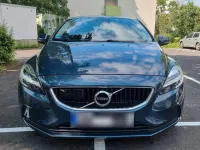 Gebraucht Volvo V40 Momentum 150 PS (110 kW) 2019 Blau Limousine