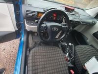 Gebraucht Toyota iQ Basis 68 PS (50 kW) 2011 Blau Kleinwagen