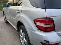 Gebraucht Mercedes ML350 231 PS (169 kW) 2010 Silber SUV