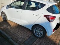 Gebraucht Hyundai i10 Trend 67 PS (49 kW) 2017 Weiß Kleinwagen