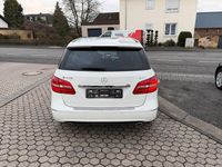 Gebraucht Mercedes 180 109 PS (80 kW) 2013 Weiß Limousine