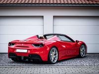 Second-hand Ferrari 488 670 CP (492 kW) 2017 Roșu Cabrio
