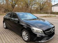 Gebraucht Mercedes A180 122 PS (89 kW) 2016 Schwarz Kleinwagen