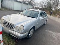 Gebraucht Mercedes E280 204 PS (150 kW) 1997 Silber Limousine