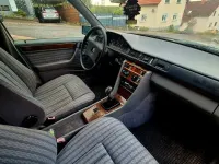 Gebraucht Mercedes E200 105 PS (77 kW) 1990 Grau Limousine