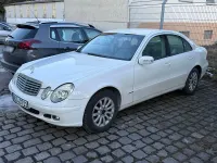 Gebraucht Mercedes E220 150 PS (110 kW) 2002 Weiß Limousine