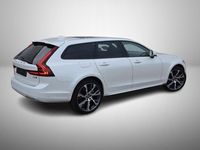 Gebraucht Volvo V90 CC Ultimate 235 PS (172 kW) 2023 Crystal white / metallic Kombi