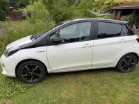 Gebraucht Toyota Yaris 73 PS (53 kW) 2015 Weiß Kleinwagen