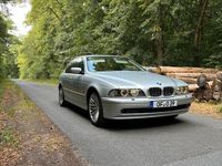 Gebraucht BMW 525 192 PS (141 kW) 2002 Silber Limousine