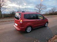 Gebraucht Ford Tourneo Courier Titanium 101 PS (74 kW) 2015 Van / Kleinbus
