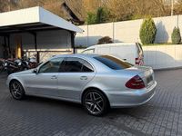Gebraucht Mercedes E220 150 PS (110 kW) 2003 Silber Limousine