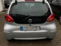 Gebraucht Toyota Aygo 68 PS (50 kW) 2008 Silber Kleinwagen