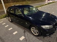 Gebraucht BMW 320 143 PS (105 kW) 2009 Schwarz Kombi
