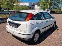 Usado Ford Focus 75 HP (55 kW) 2000 Branco Coupé