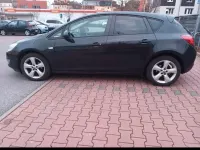 Gebraucht Opel Astra 140 PS (102 kW) 2011 Schwarz Limousine