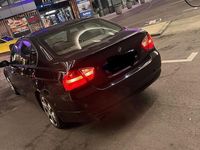 Gebraucht BMW 318 143 PS (105 kW) 2008 Schwarz Limousine