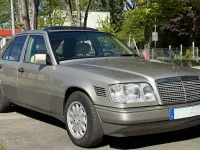 Second-hand Mercedes E250 113 CP (83 kW) 1993 Argintiu Berlinǎ