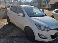 Gebraucht Hyundai i20 Classic 86 PS (63 kW) 2012 Weiß Kleinwagen