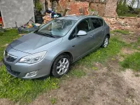 Usado Opel Astra 100 HP (73 kW) 2011 Sedan
