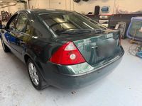 Gebraucht Ford Mondeo Ghia 125 PS (91 kW) 2004 Grün Limousine