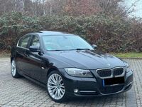 Gebraucht BMW 325 Exclusive 286 PS (210 kW) 2011 Schwarz Limousine