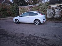 Gebraucht Ford Focus Style 101 PS (74 kW) 2007 Weiß Limousine