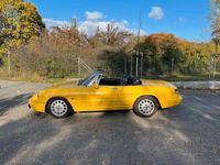 Gebraucht Alfa Romeo Spider 120 PS (88 kW) 1992 Gelb Cabrio