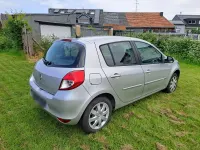Gebraucht Renault Clio III 103 PS (75 kW) 2012 Silber Kleinwagen