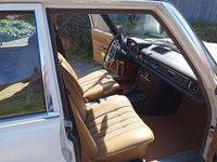 Gebraucht Mercedes 200 95 PS (69 kW) 1974 Beige Limousine