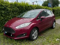 Używany Ford Fiesta Titanium 101 KM (74 kW) 2013 Czerwony Sedan/Limuzyna