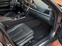 Gebraucht BMW 320 184 PS (135 kW) 2012 Braun Limousine