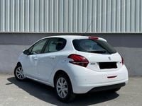 Gebraucht Peugeot 208 Active 68 PS (50 kW) 2016 Weiß Kleinwagen