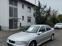 Gebraucht Opel Vectra 100 PS (73 kW) 2001 Silber Kleinwagen