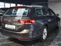Gebraucht VW Passat 122 PS (89 kW) 2022 Grau Kombi