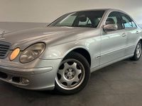 Gebraucht Mercedes E220 150 PS (110 kW) 2002 Silber Limousine