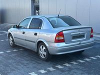 Używany Opel Astra 101 KM (74 kW) 1999 Srebrny Sedan/Limuzyna