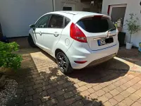 Gebraucht Ford Fiesta Titanium 82 PS (60 kW) 2011 Weiß Limousine